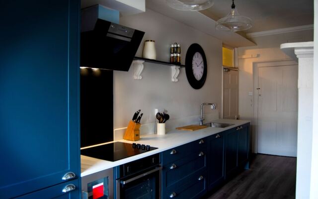 Impeccable 4-bed Apartment in Bath