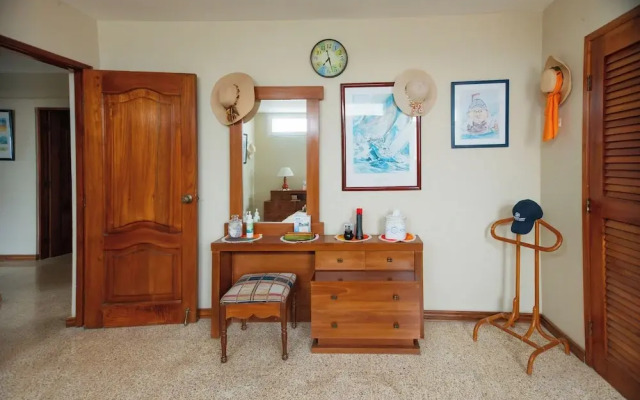 Captivating 4-bedroom Apartment in Salinas