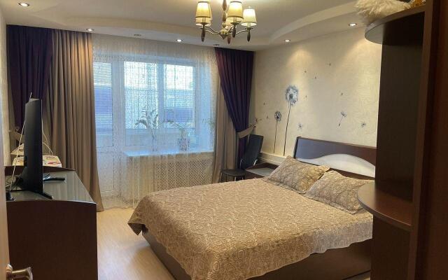 Апартаменты на проспекте Космонавтов 38