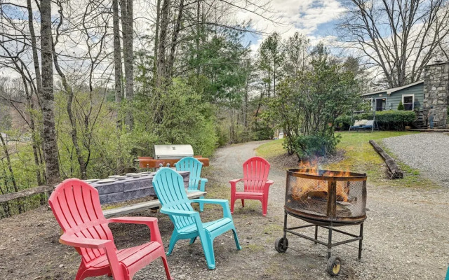 Whittier Vacation Rental Cabin: Pets Welcome!