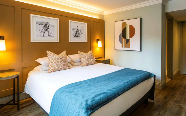 Bush Hotel Farnham