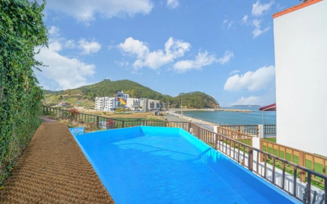 Geoje Doomomongdol Pension
