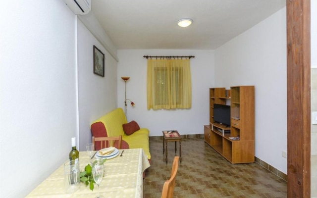 Apartment Silvana - economy apartments : A3 Supetar, Island Brac