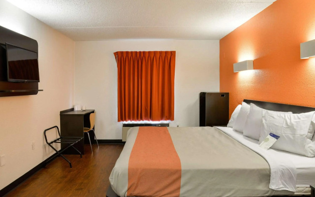 Motel 6 Toledo, OH