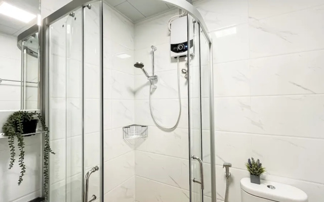 Spacious And Stylish 3Br At Sky House Bsd Apartment