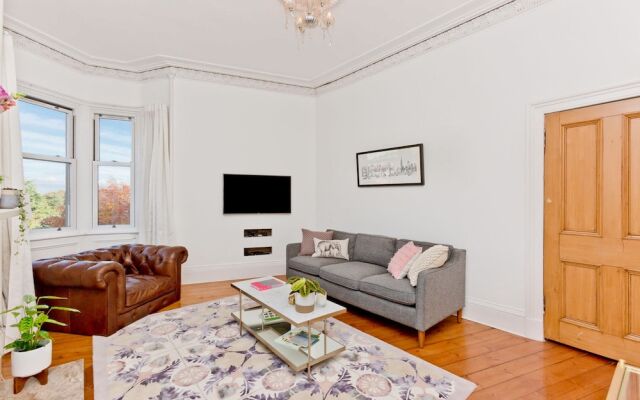 2 Bedroom Penthouse Apartment Sleeps 4