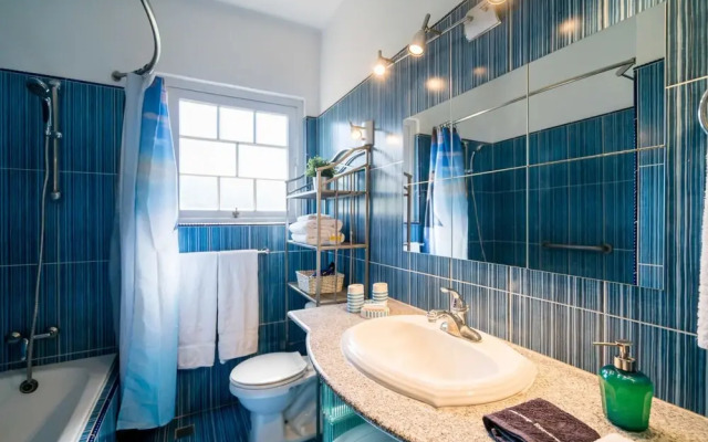 Ocean Breeze & Suites