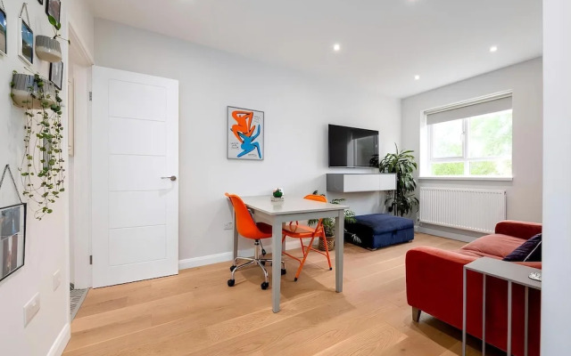 Stylish Brixton Hill Studio With Modern Charm