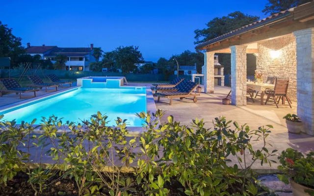 Roofed Villa in Istria With Private Pool