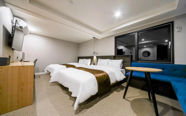 Forest 701 Hotel