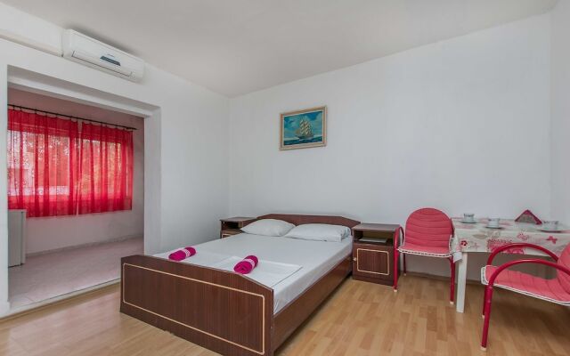 Apartments and Rooms Perica