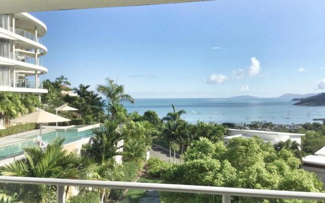 Three B Airlie 2 bedroom unit Seaviews & Pool