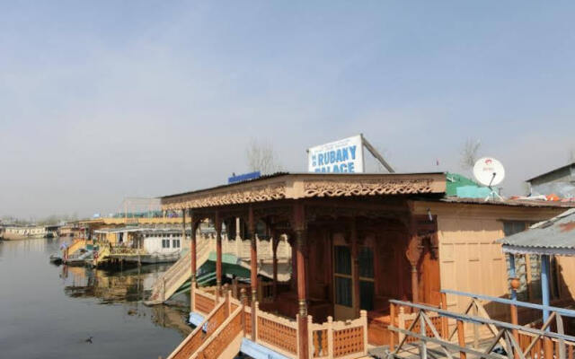Rubany Palace Houseboat