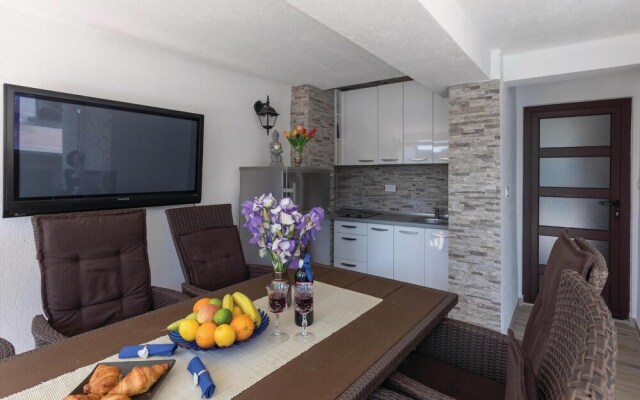 Nice Home in Klek With Wifi and 4 Bedrooms