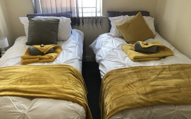 Royal Plaza Apartments