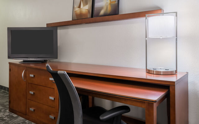 Courtyard Chicago St. Charles