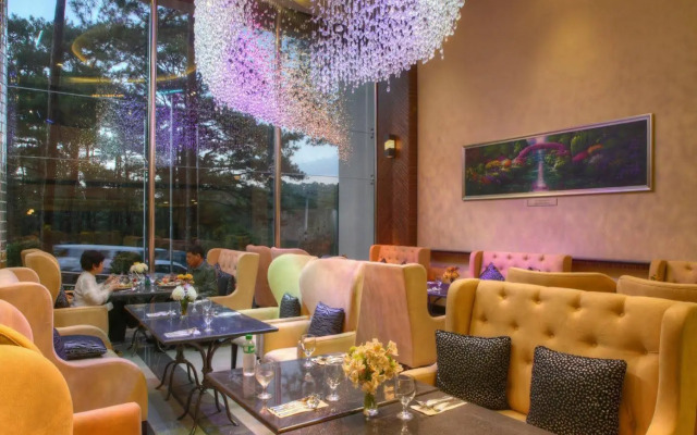 Le Monet Hotel