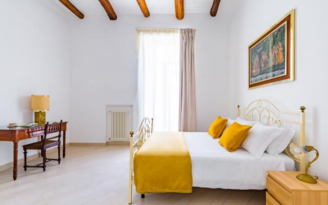 Apartment With Balcony in Palazzo Diaz by Wonderful Italy