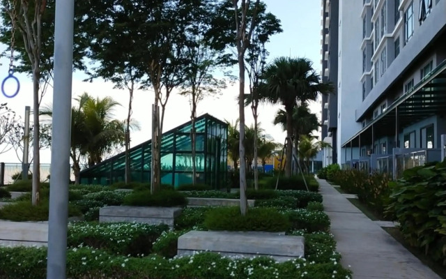 ZilleVille Studio Suite Seaview With Balcony at Imperium Residence