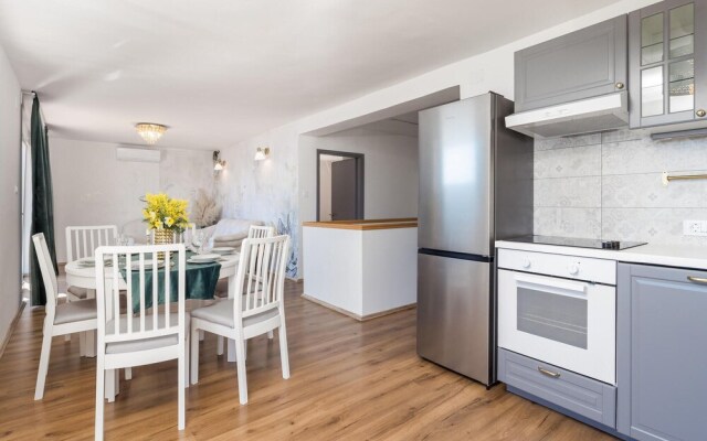 Awesome Home in Bregi With Jacuzzi, Wifi and 4 Bedrooms