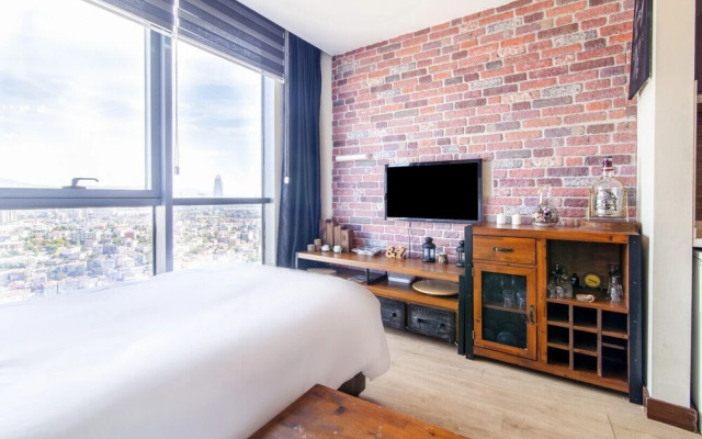 Central Flat With Amazing City View in Atasehir