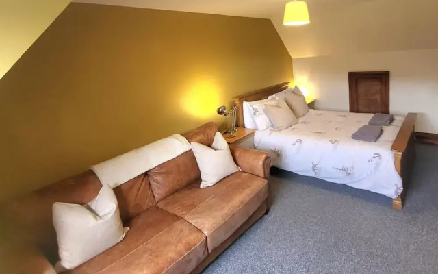 3 Bed House - Mountain Views, Firepit, Bbq