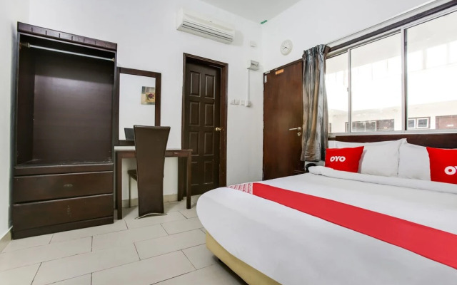 OYO 89571 Eco Palace Hotel