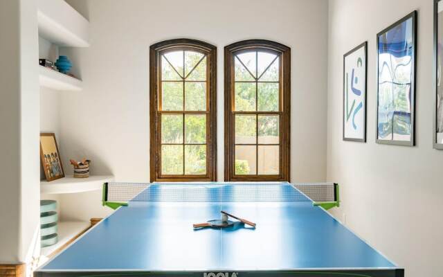 Primrose by AvantStay | Sleeps 23! Desert Estate w/ Theater & Pool + Hot Tub