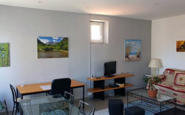 Beautiful 2-room Apartment-downtown/cours Julien