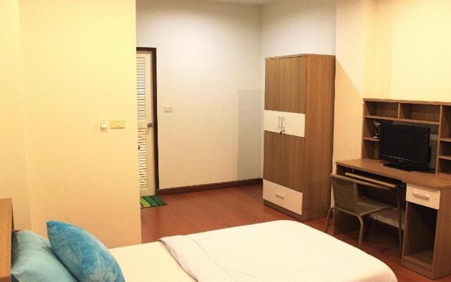 Ananas Phuket Central Hostel