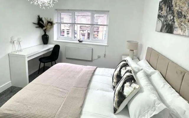 Luxury 2-bed Apartment Lindley Huddersfield
