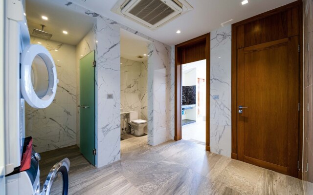 Luxury Mansion On Golf Course - BMG5