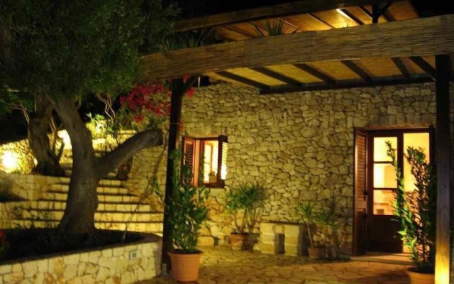 Mirto Sotto - Casa in Pietra sul Mare