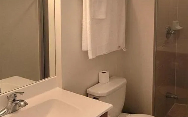 Red Maple Suites Mississauga