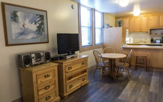 3159 Aspen Grove
