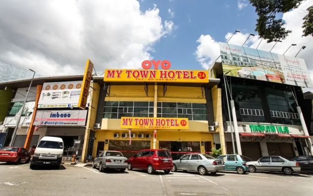 OYO 89470 My Town Hotel