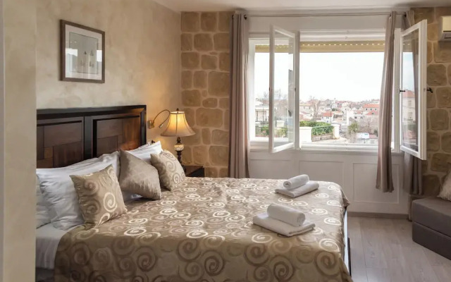 Queen Mary Luxury Rooms Split