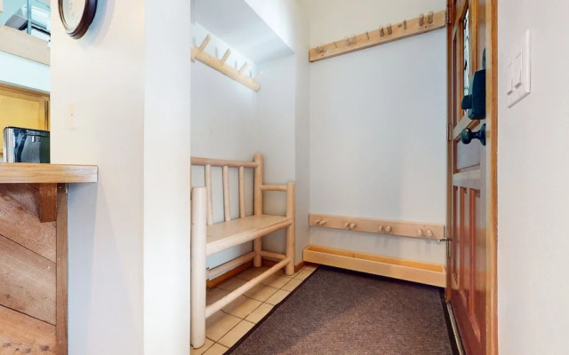 Snowcreek Iv #594 3 Bedroom Condo