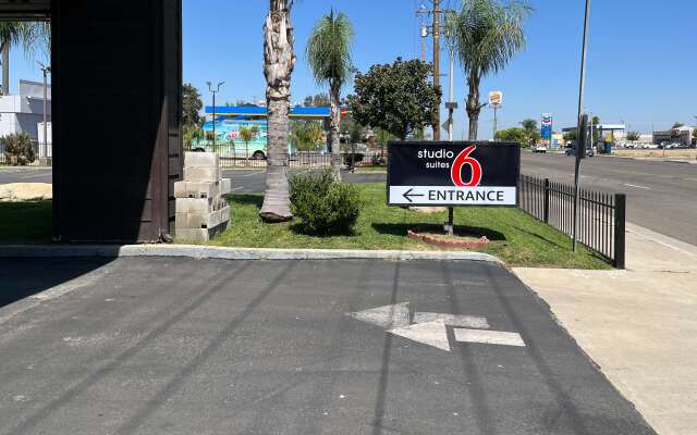 Studio 6 Suites Delano, CA