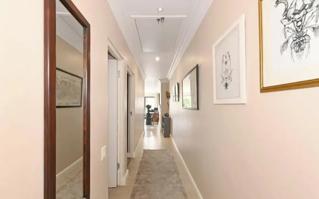 Sunny Sea Point Apartment With Private Balcony