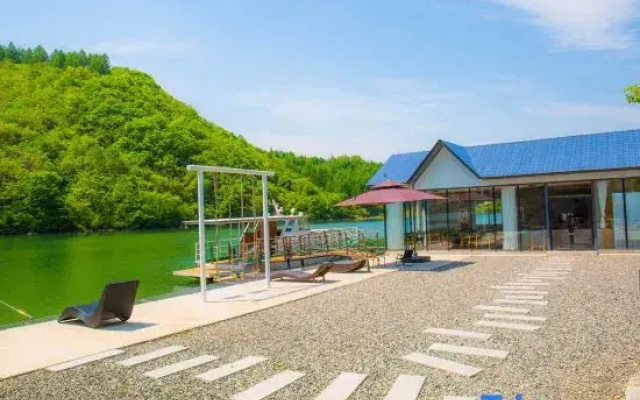 Kuandian Lake Light Mountain House B&B