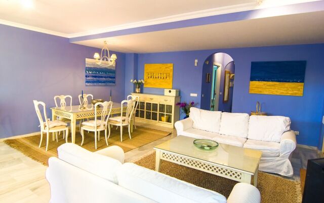 OleHolidays Azalea Playa junto a Puerto Banús