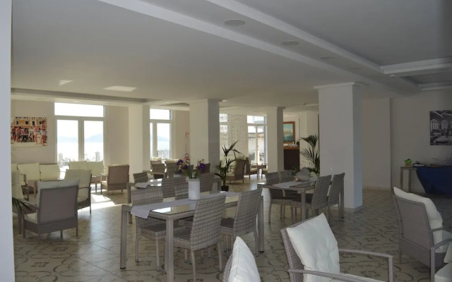 Klaton Beach Hotel