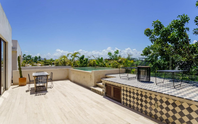 403 Stunning rooftop apartment for couples w/private pool