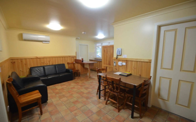 Black Gold Motel