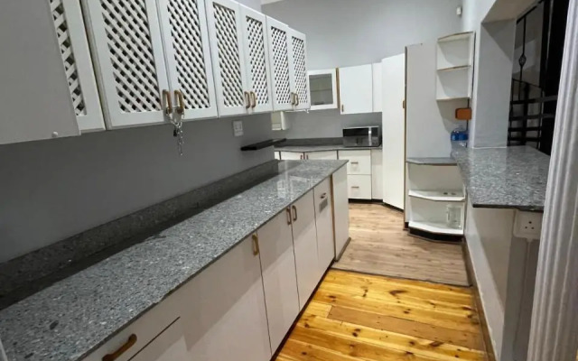 Everly4 Guest Apartment