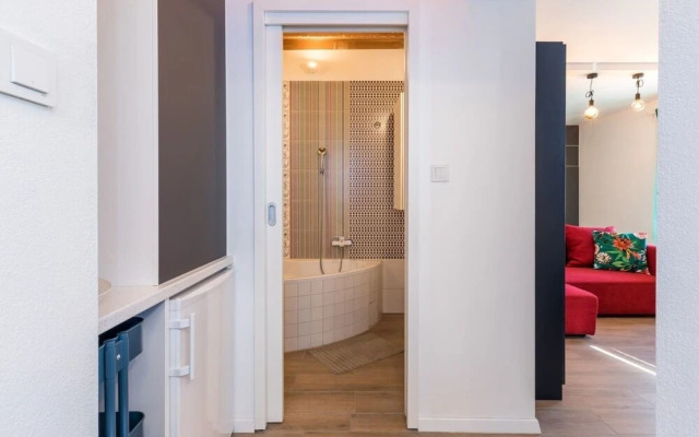 Boutique Triple House With Garden & Roof Terrace