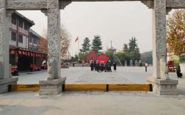 7 Days Premium Hotel (Luohe Shenzhou Bird Garden Heshang Street Ancient Town) – Outside – Luohe