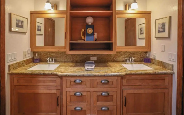 Moonridge Mountain Retreat