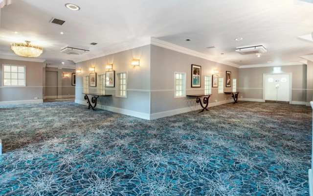 London Chigwell Prince Regent Hotel, BW Signature Collection